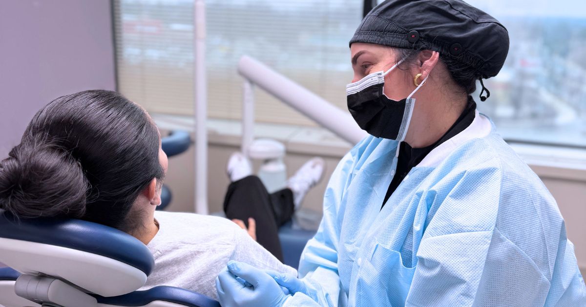 Promoción de examen y limpieza dental en Top Dental